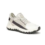 Championes Caterpillar modelo Urban Tracks Sport, en combinación de blanco, gris y detalles oscuros. Presentan capellada de malla y ante, cordones bicolor, suela chunky dentada de goma y entresuela de EVA.