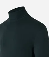 Buzo de corte slim con cuello alto y mangas largas, confeccionado en tejido de punto liso.