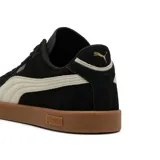 Championes Puma Club II Era Suede para hombre, de estilo casual, color negro con detalles en blanco y suela marrón.