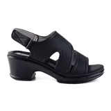 Sandalias de tacón bajo Korium Confort Glenn, color negro, con tiras cruzadas y ajuste con hebilla en el tobillo.