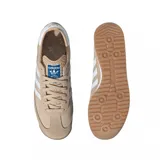 Championes Adidas modelo SL 72 RS, de diseño retro en tonos beige y tostado. Presentan las icónicas tres tiras laterales en color blanco, puntera reforzada y suela dentada de goma.