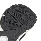 Championes adidas modelo Crazychaos 2000, de diseño deportivo en color negro con detalles en blanco. Presentan una estructura de malla y materiales sintéticos, con las icónicas tres tiras laterales en contraste y una entresuela con tecnología Cloudfoam para mayor amortiguación.