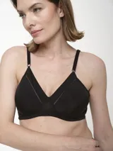 Soutien negro de microfibra sin aro ni relleno, con breteles regulables.