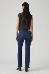 Jeans Levi's 725 Hi Rise Bootcut Eternal, de tiro alto y corte bootcut, color azul oscuro.