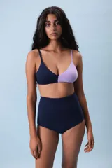 Culotte negro de algodón con doble tela y diseño sin elásticos.