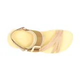 Sandalia deportiva Merrell con tiras de malla en tono beige y correas ajustables con hebilla color salmón. Cuenta con una base de goma EVA ergonómica y antideslizante.