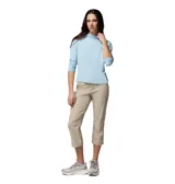 Hoodie Columbia de manga larga y calce holgado, color celeste, con capucha y ojales para los pulgares en los puños.