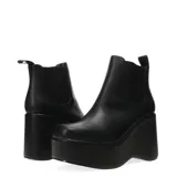 Botas negras de cuero sintético con plataforma y elástico en los laterales.
