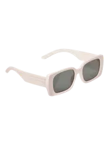 Lentes de sol con armazón rectangular de policarbonato en color rosado y cristales oscuros.