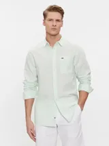 Camisa de manga larga Tommy Jeans, color verde claro, de corte regular, con bolsillo de parche en el pecho y logo bordado.
