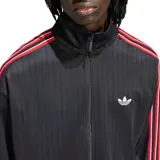 Campera deportiva Adidas modelo Firebird Pinstripes, de color negro con sutiles rayas verticales y detalles de tiras rojas y blancas en las mangas. Cuenta con cuello alto, cierre frontal completo y el logo del trifolio bordado en el pecho.