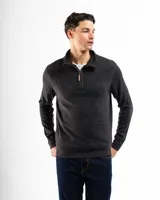 Buzo de tejido de punto negro, con cuello alto y cierre frontal parcial.