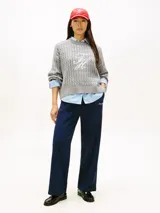 Pantalon de chandal azul marino confeccionado en felpa de algodón regenerativo, de corte regular y diseño recto, con detalle de logo bordado en la parte delantera.