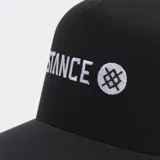 Gorro negro tipo trucker con logo de la marca Stance bordado en blanco en el frente.