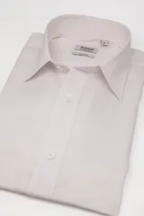 Camisa de vestir Annoni de manga larga en color blanco, con cuello clásico y cierre frontal de botones.