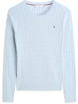 Sweater de mujer color celeste claro, tejido en punto trenzado (cable knit) con cuello redondo y manga larga. Presenta un pequeño logo bordado de la marca en el pecho.