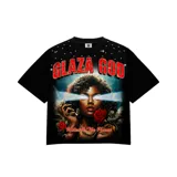 Camiseta negra de corte oversize con estampa gráfica frontal que presenta un rostro femenino con rayos de luz en los ojos, rosas rojas y el texto Glaza God. Incluye detalles de apliques brillantes en la parte superior.