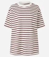 Remera oversized de algodón BCI, color blanco con rayas horizontales negras, cuello redondo y mangas cortas.