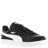 Championes urbanos Puma modelo Up, color negro con la icónica franja lateral en blanco y suela de goma blanca. Cuentan con cierre de cordones y logo de la marca en el lateral y la lengüeta.