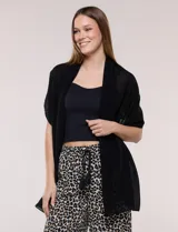 Pashmina ligera de color negro, de forma rectangular, con aplicaciones de brillos formando patrones geométricos.