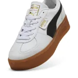 Championes Puma Palermo Elevata, color blanco con franja lateral negra y suela marrón.
