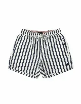 Short de baño celeste y azul con cintura elástica ajustable con cordón, dos bolsillos laterales y uno trasero. Confeccionado en tela ligera de secado rápido y logo bordado.