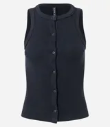 Musculosa de tejido rib color crema, con cuello redondo y cierre frontal con botones. Presenta un diseño ajustado al cuerpo y sin mangas.