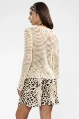 Short de lino italiano color crema con estampado animal print combinado de leopardo y cebra, de corte relajado y tiro medio.