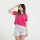 Short color gris claro con cierre frontal y bolsillos laterales.