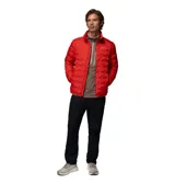 Campera de pluma Columbia modelo Delta Ridge II, color rojo, con cuello alto, cierre frontal completo y diseño de celdas selladas térmicamente para mayor retención de calor.