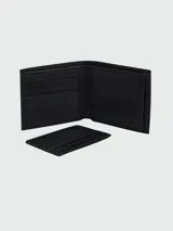 Set de regalo Boss compuesto por una billetera plegable y un tarjetero, ambos confeccionados en cuero con textura granulada y logo de la marca estampado en color blanco.