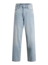 Jean de corte baggy con tiro alto y calce holgado en toda la pierna. Presenta un diseño clásico de cinco bolsillos con un lavado stonewash que le otorga un aspecto desgastado.