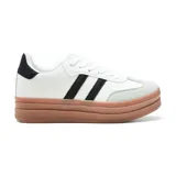 Championes urbanos blancos con detalles en gris y negro, con plataforma color caramelo y dos tiras negras en el lateral.