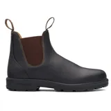 Botas tipo Chelsea Blundstone modelo 500, confeccionadas en cuero premium color marrón oscuro. Presentan elásticos laterales en tono marrón, tiradores en la parte superior y suela de TPU de alta durabilidad con tecnología de amortiguación en el talón.