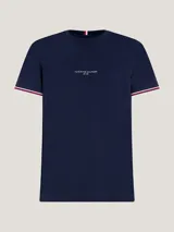 Remera azul marino de algodón con corte slim, cuello redondo y mangas cortas con ribete rojo y blanco. Logo de Tommy Hilfiger bordado en el pecho.