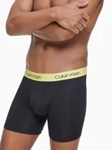 Pack de cuatro boxer briefs de microfibra, color negro, con cintura elástica de colores variados (negro, azul, amarillo y turquesa) con el logo de la marca repetido.