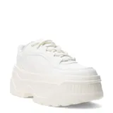 Championes Puma modelo Karmen, de diseño urbano con plataforma elevada. Presentan un exterior sintético en color marfil con cordones al tono y suela de goma robusta que brinda estabilidad y agarre.