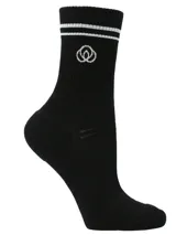 Pack de tres pares de medias de caña media, color negro con detalle de doble raya blanca en el puño y logo bordado en blanco. Confeccionadas en tejido acanalado.