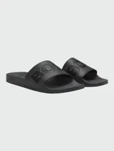 Sandalias tipo chinela marca Boss, color negro, con banda ancha superior que presenta el logo de la marca en relieve.