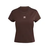 Remera Adidas Essentials Slim de manga corta y cuello redondo acanalado, confeccionada en tejido de algodón suave de ajuste ceñido en color marrón, con pequeño logo del Trifolio bordado en el pecho.