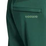 Pantalón de jogging verde con cordón ajustable en la cintura, bolsillos laterales y logo de Adidas Originals bordado en la pierna izquierda.
