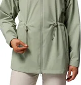 Campera impermeable Columbia Blossom Park Rain, color verde, con cierre frontal y cintura ajustable con cordón.