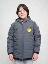 Campera gris con capucha y cierre frontal, con costuras horizontales y logo del Club Atlético Peñarol en el pecho.