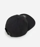Gorra Viko de ala curva, confeccionada en poliamida impermeable con protección UV y ajuste trasero.