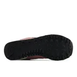 Championes urbanos New Balance modelo 574, color rosado, confeccionados en gamuza y malla, con logo N característico en los laterales y entresuela ENCAP.