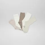 Pack de cinco pares de medias de caña media en tonos neutros: beige claro, blanco, marrón y gris claro. Tejido acanalado.
