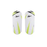 Canilleras Reebok Kick blancas con detalles en negro y verde lima.