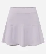 Short pollera deportivo de microfibra, con cintura estructurada y diseño corto. Prenda funcional de secado rápido, ideal para actividades físicas y uso diario.