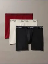 Pack de tres bóxer tipo brief de Calvin Klein, confeccionados en mezcla de poliéster y elastano. Incluye un bóxer negro, uno blanco y uno rojo, todos con cinturilla elástica distintiva de la marca.