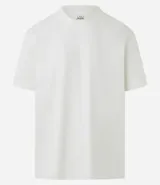 Remera masculina blanca de corte relajado, cuello redondo y manga corta. Confeccionada en malla de algodón 100% sostenible.